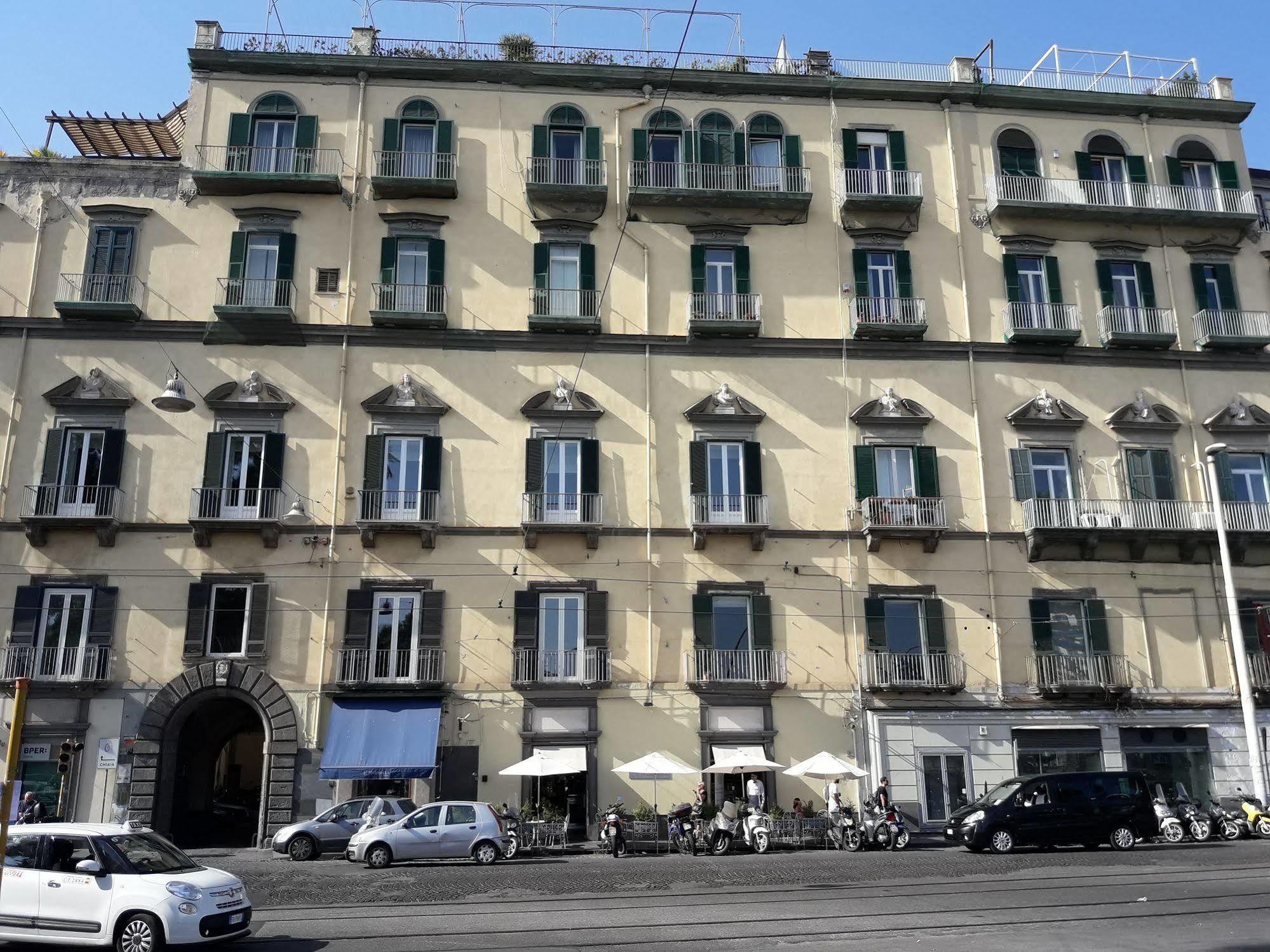 B&B Palazzo Satriano Наполи Екстериор снимка