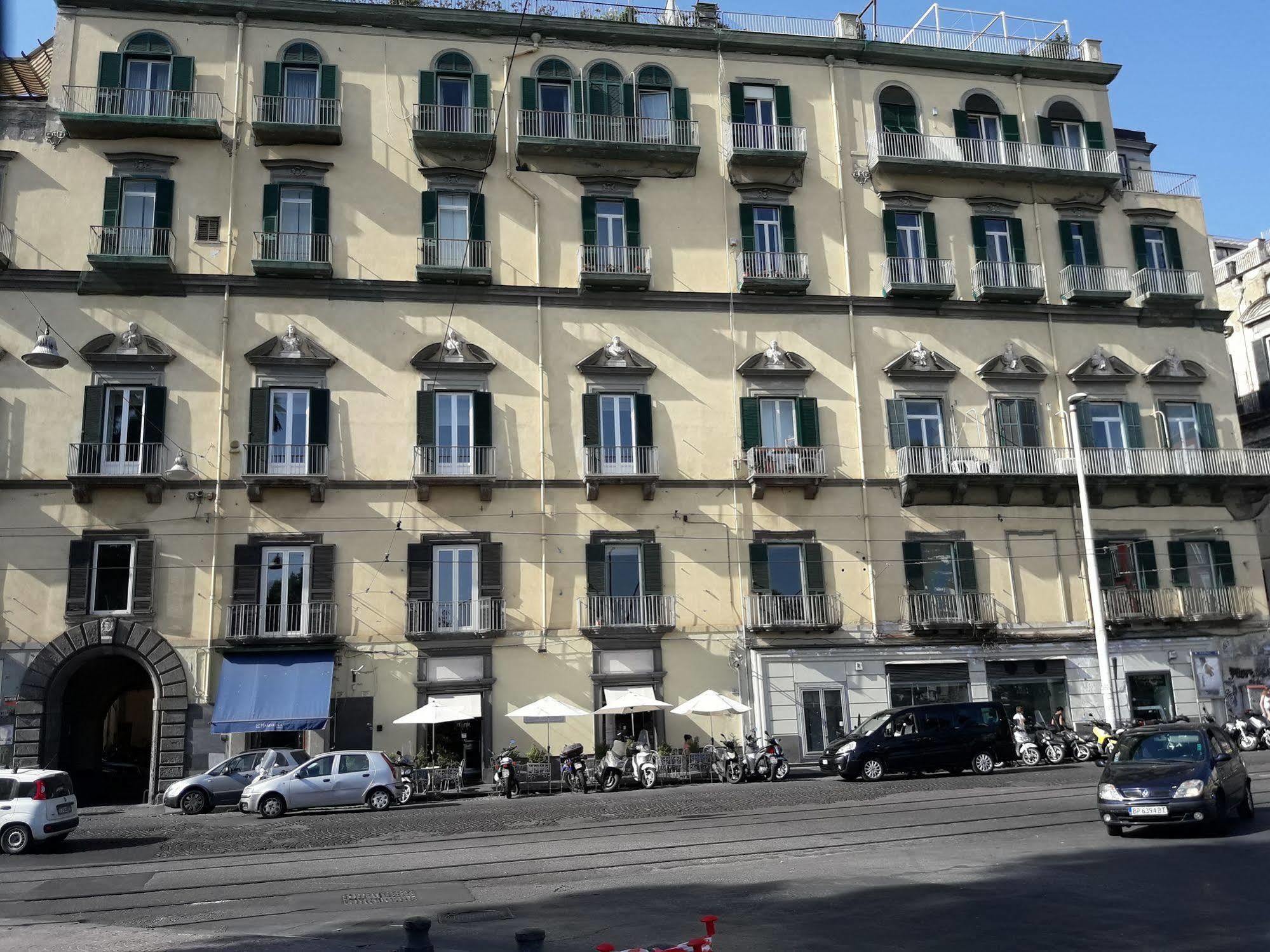 B&B Palazzo Satriano Наполи Екстериор снимка