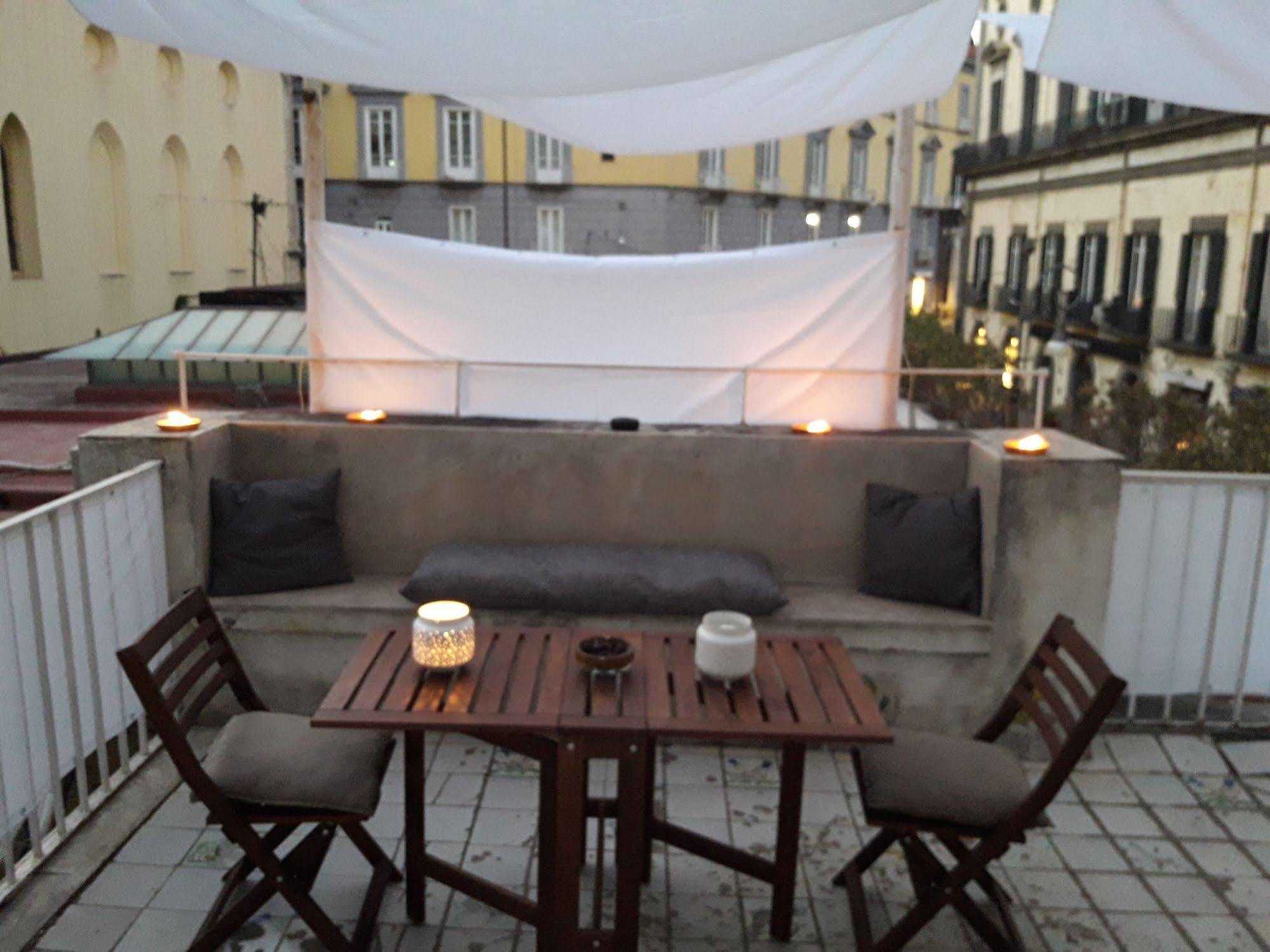 B&B Palazzo Satriano Наполи Екстериор снимка